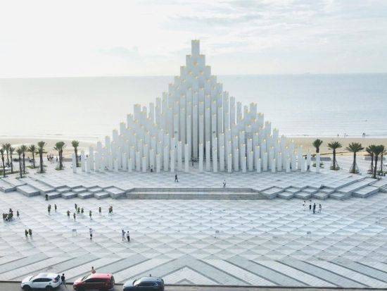 ブンタウ日帰りツアー　キリスト像＆ホワイトパレス＆ニンフォン岬観光 ＜昼食付き／英語または日本語ガイド／ホーチミン発着＞