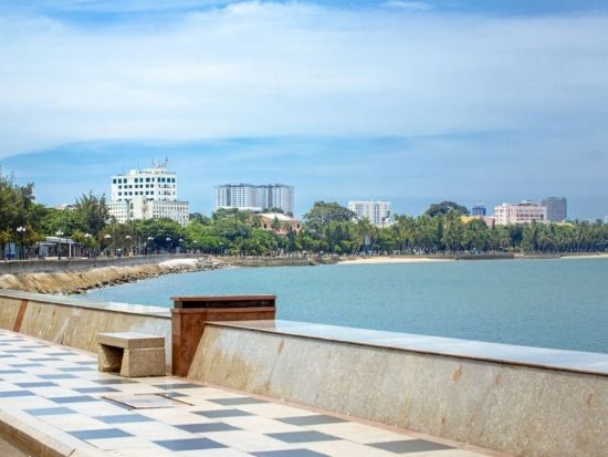 ブンタウ日帰りツアー　キリスト像＆ホワイトパレス＆ニンフォン岬観光 ＜昼食付き／英語または日本語ガイド／ホーチミン発着＞