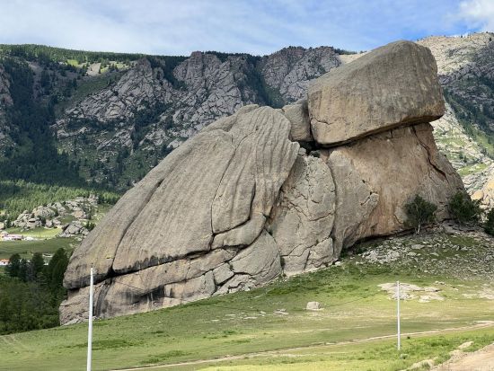 【4泊5日・6～8月限定】テレルジ国立公園＆フラワーハイキング＆2回の星空観察＆モンゴル文化体験＜食事付き／日本語ガイド／チンギスハーン国際空港発着＞