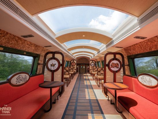 ハノイ観光列車ツアー　2階建て観光列車「ザ・ハノイトレイン」乗車体験＋ミシュラン掲載店「タムヴィー」夕食付き ＜日本語ガイド＞