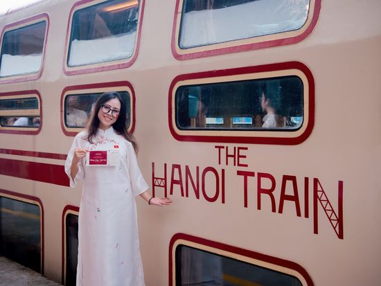 THE HANOI TRAIN13