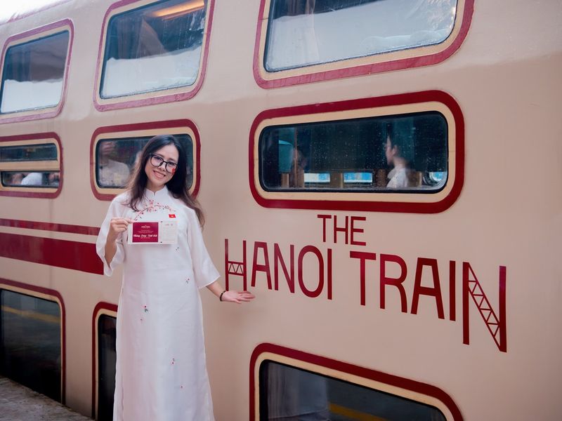 THE HANOI TRAIN13