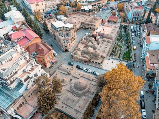 コーカサス2カ国を周遊！ジョージア・アゼルバイジャン 4泊5日【トビリシ発バクー終了/ 航空券＋ホテル＋空港送迎＋現地ツアー】