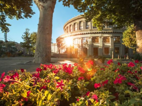 コーカサス2カ国を周遊！ジョージア・アゼルバイジャン 4泊5日【トビリシ発バクー終了/ 航空券＋ホテル＋空港送迎＋現地ツアー】