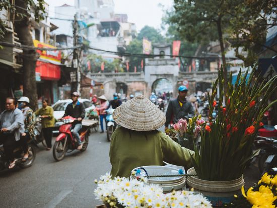 Vietnam_Hanoi_Street_shutterstock_543059086