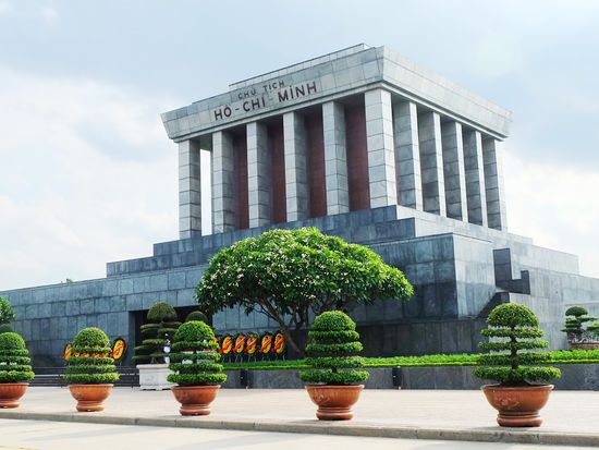 Vietnam_Hanoi_Ho Chi Minh Mausoleum_shutterstock_449720002 (1)