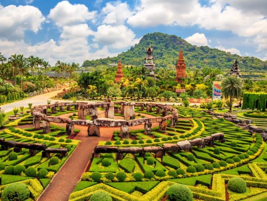 「ノンヌッチ・ガーデン・パタヤ（Nong Nooch Garden Pattaya）」入場チケット事前予約　世界の珍しい植物とタイ文化ショーを満喫＜パタヤ＞