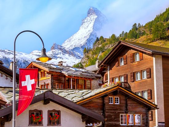 Swizerland_Zermatt_pixta_76374490_M (1)