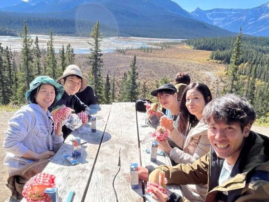 世界遺産カナディアンロッキー　冬と春が出会う絶景ルート！レイクルイーズ＋氷河街道＋コロンビア大氷原を巡る＜4～5月／昼食付／日本語ガイド＞