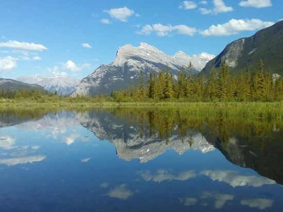 世界遺産カナディアンロッキー　冬と春が出会う絶景ルート！レイクルイーズ＋氷河街道＋コロンビア大氷原を巡る＜4～5月／昼食付／日本語ガイド＞