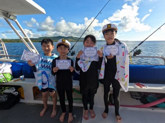 アガット湾イルカウォッチングクルーズ　エメラルドバレー観光＆シュノーケリング体験 ＜食事付き／日本語ガイド＞