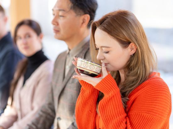 鳥飼八幡宮という神聖な空間にて究極の日本文化体験、正式参拝、和楽器演奏、茶道体験＜福岡市＞