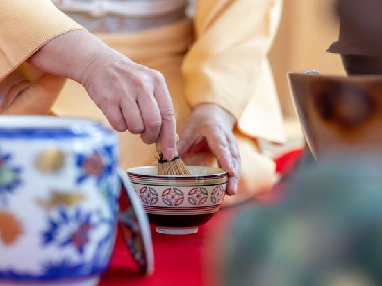 鳥飼八幡宮という神聖な空間にて究極の日本文化体験、正式参拝、和楽器演奏、茶道体験＜福岡市＞