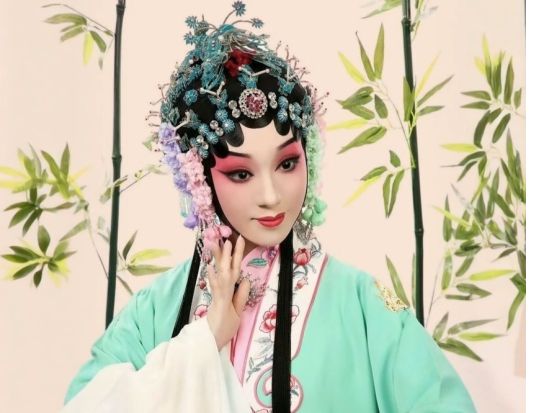 【成都満喫1日ツアー】パンダ基地＋陳麻婆豆腐＋三国志ゆかりの武候祠＋老茶館での茶道パフォーマンスと川劇変面ショー＜ホテル送迎／専用車／日本語ガイド／昼食付＞