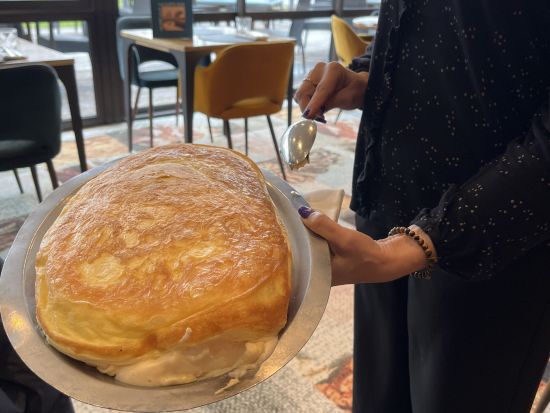 モンサンミッシェルに泊まる！1泊2日ツアー　オムレツの昼食付き＜混載／朝昼食付／日本語アシスタント／パリ発着＞by H.I.S.