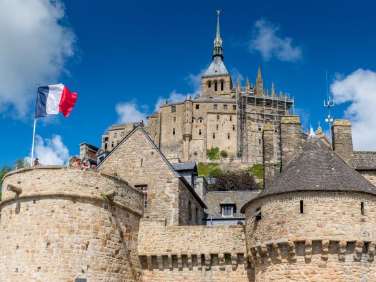 モンサンミッシェルに泊まる！1泊2日ツアー　オムレツの昼食付き＜混載／朝昼食付／日本語アシスタント／パリ発着＞by H.I.S.