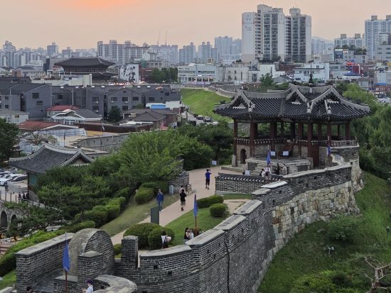 水原華城＆華城行宮半日ウォーキングツアー　水原在住40年以上のローカルガイドが世界遺産華城と行宮洞カフェ通りをご案内！＜午前or午後／木曜or金曜／日本語＞