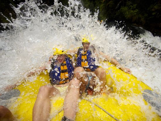 ロトルア　ラフティング体験　ジップラインやロトイティ湖の天然温泉付きプランあり！＜英語／ロトルア＞