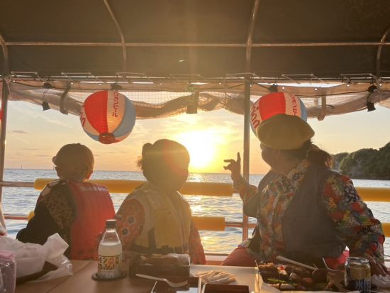 【4月11日開催！】【1組限定｜貸切】花火大会チャータークルーズ 特大花火を船上から！屋形船で楽しむ特別な夜＜ドリンク・お食事付／沖縄本島＞