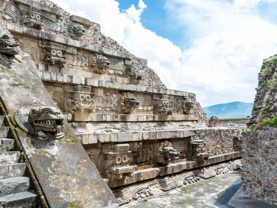 メキシコ＆ペルー周遊8日間　テオティワカン＋マチュピチュ＋オリャンタイタンボ＋ナスカの地上絵　一度は訪れたい絶景をまとめて体験＜航空券込み／日本語ガイド＞