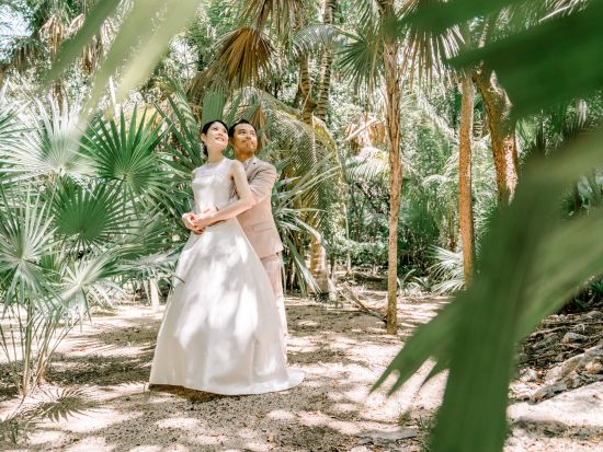 【ハネムーン／カップル】ウエディングフォトセッション　カリブ海ビーチ＆セノーテ 2ロケーション撮影＜写真データ200枚以上／日本語サポート／送迎付き＞