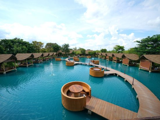 SNS映え！バブルインザフォレスト＆アフターザレインコーヒー　ナコーンパトム超人気カフェ巡り＋水上マーケット観光＜1日／英語ガイド＞