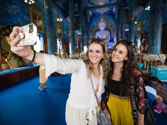 チェンライ 1日観光ツアー　ホワイトテンプル＆ブルーテンプル＆レッドテンプル ＜英語ガイド＞