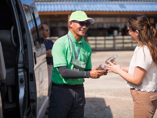 チェンライ 1日観光ツアー　ホワイトテンプル＆ブルーテンプル＆レッドテンプル ＜英語ガイド＞