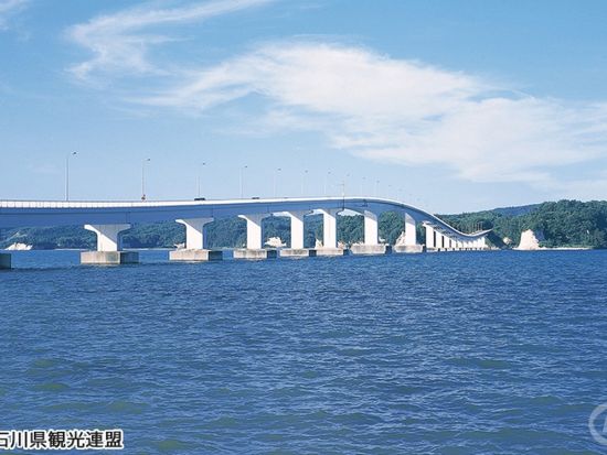 能登日帰りバスツアー 千里浜なぎさドライブウェイ＋七尾散策＋能登食祭市場 自由昼食＆クーポン付＜4～7月／金沢駅発着＞