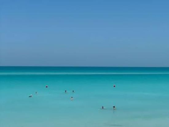 美しい白砂ビーチとリゾート体験！サディヤット島ソウルビーチ 1日入場券＜アブダビ／サンベッド付き＞