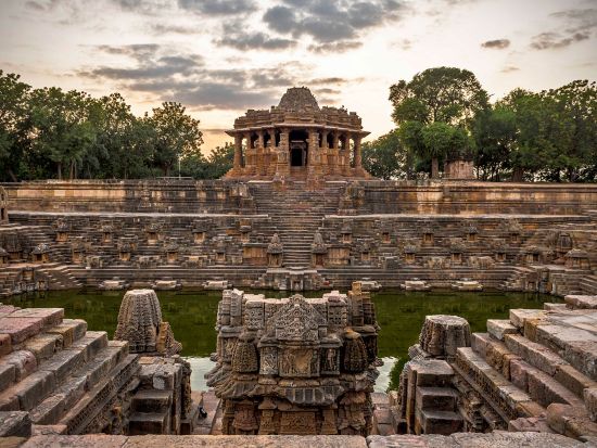 インド・グジャラート州 6泊7日ツアー　カッチ大湿原とドフラビーラをめぐる ＜食事付き／日本語ガイド＞