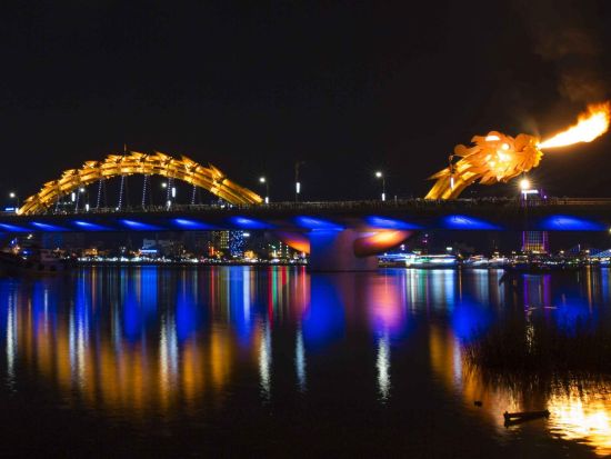 ダナン ナイトツアー　ハン川夜景と市場散策＆ローカルスイーツ体験＜3時間／貸切プラン＆日本語ガイドプランあり＞