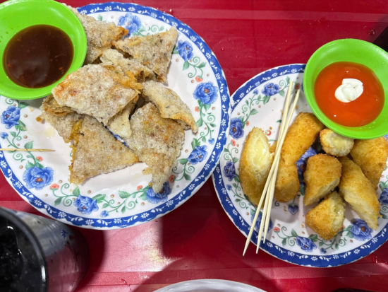 地元グルメ満載！ダナン ストリートフードツアー 地元ガイドとめぐる人気5品食べ歩き＜ミシュラン掲載店あり／英語または日本語ガイド／混載ツアー＞