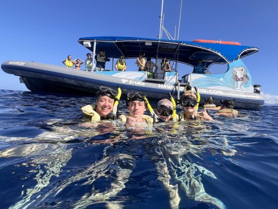 イルカ中学　野生のイルカ＆ウミガメシュノーケリングクルーズ　高速ボートでイルカ遭遇率アップ！＜少人数制／ワイキキ＆コオリナ送迎可／日本語／ランチ付き＞