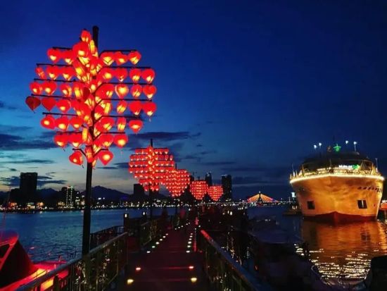 ダナン ナイトウォーキングツアー ダナン夜景＋隠れ家バー＋ナイトマーケット＜２時間／貸切プラン＆日本語ガイドプランあり＞