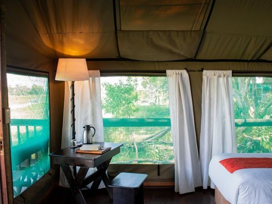 野生動物の楽園 世界遺産オカバンコ・デルタ 3日間【ヨハネスブルグ発着 / 航空券＋チャーター便＋サファリキャンプ2泊＋食事＋アクティビティー 】