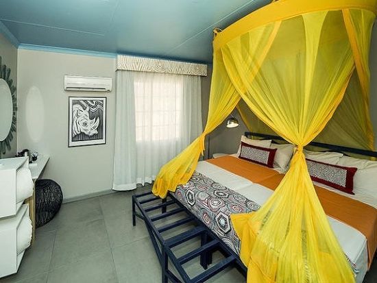 【ヨハネスブルグ発着 4泊5日】エトーシャ国立公園サファリ＜航空券＋宿泊＋空港送迎＋観光/英語ガイド＞