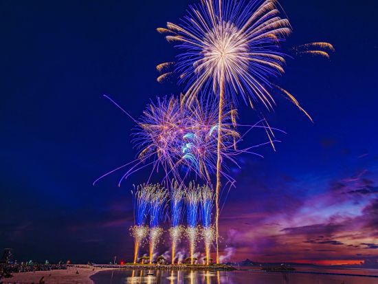 7月4日限定！海洋博美ら海花火大会 7パターンのお席から自由に選択！駐車場チケット販売もあり 約10,000発の花火で夏を満喫！＜本部町＞　
