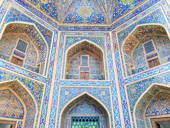 Uzbekistan_Samarkand_Registan Square_pixta_132182516