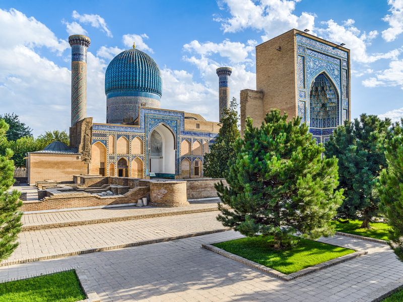 Uzbekistan_Samarkand_Gur-e-Amir_AdobeStock_321908248