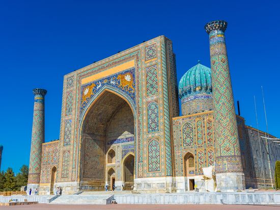 Uzbekistan_Samarkand_Registan Square_AdobeStock_1744447574