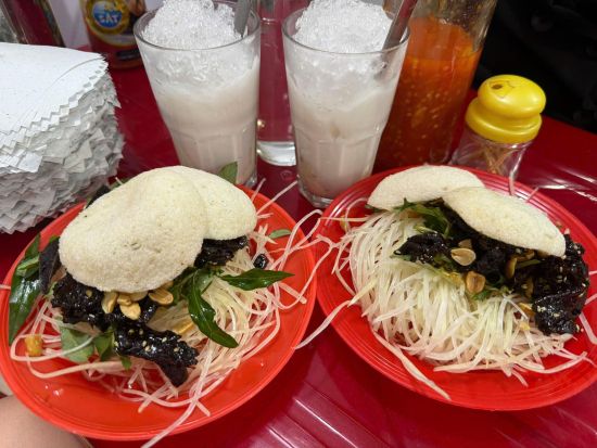 ニャチャン 夜のストリートフードツアー 地元で人気の屋台料理とスイーツを食べ歩き＜3時間／貸切プラン＆日本語ガイドプランあり＞