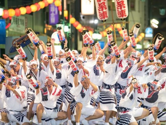 阿波踊り日帰りツアー S席確約＆専用車送迎付き＜英語ドライバー／高松駅発＞