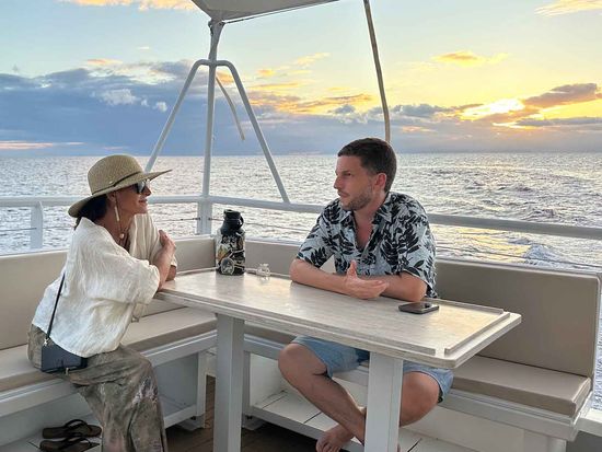 lady_kailani_sunset_conversation