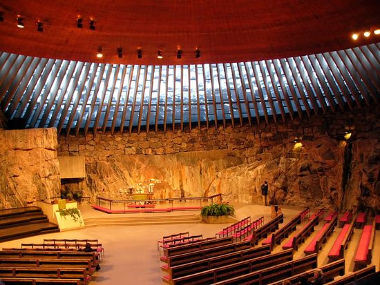 Fiinland_Helsinki_StoneChurch_Temppeliaukio_shutterstock_722825