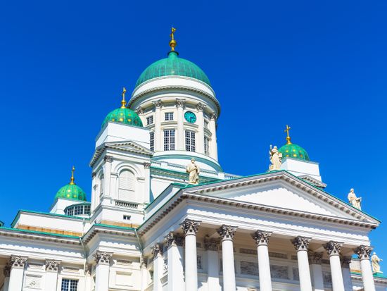 Finland_Helsinki_LutheranChristianCathedralChurch_Senate Square_shutterstock_350971142