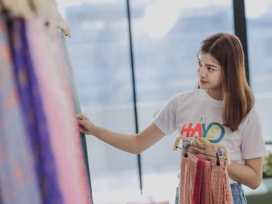 バンコクフォトスポット巡り　話題のタイ民族衣装サッシュ付き！ワットアルン＋メイクミーマンゴーなど人気カフェ＜選べる午前・午後／半日／日本語ガイドプランあり＞