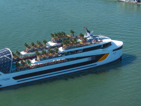 【プレミアム】ハロン湾6つ星ドルフィンクルーズ！2つの鍾乳洞+ティートップ島上陸 最大級DJプールと100種の豪華ビュッフェ＜英語ガイド／ハノイ送迎・現地集合＞