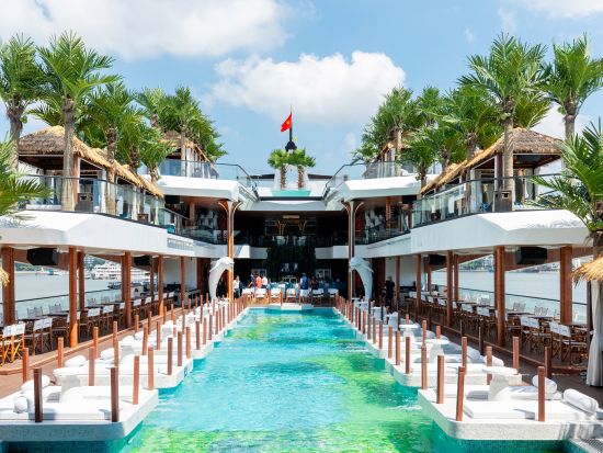 【プレミアム】ハロン湾6つ星ドルフィンクルーズ！2つの鍾乳洞+ティートップ島上陸 最大級DJプールと100種の豪華ビュッフェ＜英語ガイド／ハノイ送迎・現地集合＞