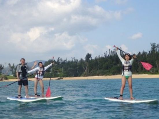  SUP（スタンドアップパドルボード）海の上をゆったり進む癒しのひととき トイレ・温水シャワー・更衣室完備で安心＆快適に利用◎＜4～9月／名護市＞